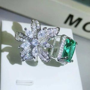 Anneaux de bande exquis carré fleur dames ouverte bague 925 tampon Fashion Full Diamond Set Green Zircon Party Gift H240425