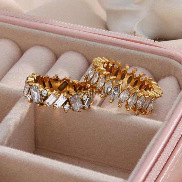 Bagues de bande Mode et bijoux personnalisés Bague pleine de diamants Zircon Bague artisanale élégante et à la mode Femme J230819