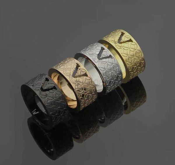 Anillos de banda Moda Diseñadores Unisex Joyería Hombres Mujeres Anillo de acero inoxidable Ahueca hacia fuera V Iniciales Grabado Patrón Amantes Anillos Tamaño 6-9 J230612