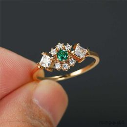 Anillos de banda para mujer, anillo de circón verde, Color dorado a la moda, abalorio de compromiso fino, boda cuadrada de cristal para mujer