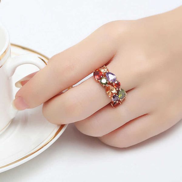 Anillos de banda Anillo de piedra de cristal de arco iris femenino lindo Color oro rosa encanto flor anillos de compromiso para mujeres alianzas de boda joyería de Navidad AA230412