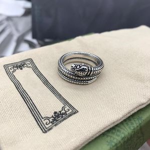 Anillos de banda para hombre Mujer Diseñador Serpiente Patrón Anillo Moda Turquesa Cristal Metal Margarita Anillo con letras Joyería Tamaño 6-11