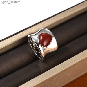 Anillos de banda Anillo de rubí con incrustaciones irregulares únicos franceses para mujer Moda Luz de lujo Nicho de gama alta Accesorios de joyería simples L240305