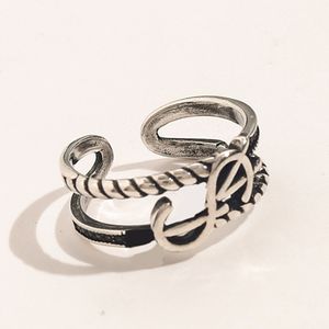 Bandringen goud vergulde titanium stalen ring ontwerper verstelbaar voor dames brief retro stijl paar ringen trendy vakantiegeschenk y240506