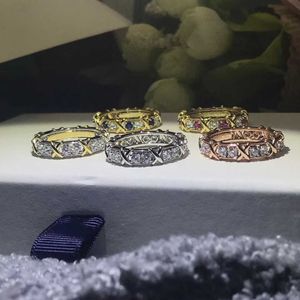 Band Anneaux High Edition V Gold T Jialuo Code numérique et argent Cross Zircon x Ring Couple Small Luxury Design Q240507