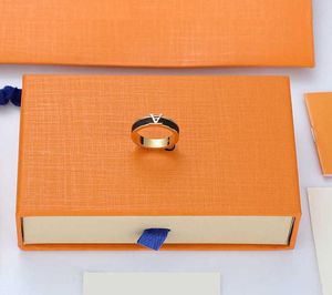 Bandringen Hoge kwaliteit Ontwerpers ring luxe brief men039s ringen mode dames039s klassieke sieraden V vierkant Paar paar r8813543