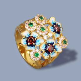 Bandringen van hoge kwaliteit Small Fresh Flower Red/Green Zirkon Ring For Women Wedding Party Engagement Sieraden Gift H240425
