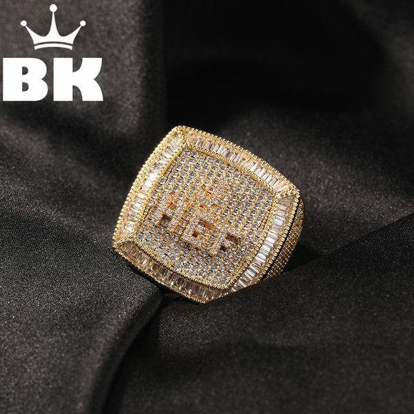 Anillos de banda Hip Hop Big Square DIY Nombre de letra personalizado Anillo de hombre Marca famosa Full Iced Out Micro Pave CZ Punk Rap Joyería personalizada 230718