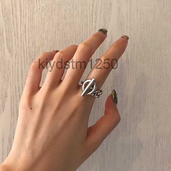 Anillos de banda Hip Hop Europeo y Americano OT Hebilla Anillo de cadena Punk Metal Estilo 2024 Temperamento Francés Dedo femenino para mujeres Hombres Joyería de boda Moda K5X6