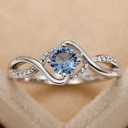 Anneaux de bande Huidan 2022 Modern Design Womens Wedding Band Charming Blue Cubic Zirconia High Quality Silver Decorative Jewelry J240429