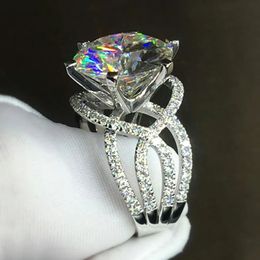 Anneaux de bande Huitan femmes élégantes anneau magnifiques bandes de mariage accessoires blanc CZ mode femme bijoux en gros 231025