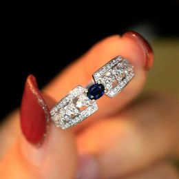 Bandringen Huitan Fashion vrouwelijke ringen met blauwe/witte CZ zilveren kleur dunne ringen esthetische bruids trouwfeest accessoires nieuw sieraden G230327