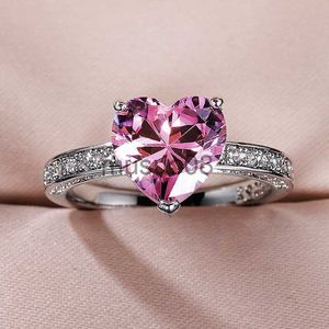 Bandringen Huitan Luxe Solitaire Women Heart Engagement Rings AAA Pink Cubic Zirconia Voorstel Ringen voor vriendin Anniversary Gift J230817