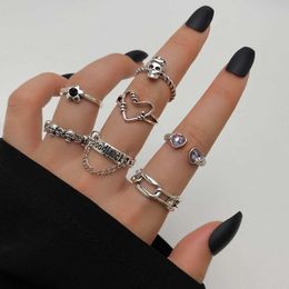 Anillos de banda IFMIA Skull Rings Set Gothic Vintage Punk para mujeres Silver Plated Hollow Heart Rings Flower Charm Finger Jewelry P230411