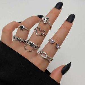 Bandringen Ifmia Skull Rings Set Gothic Vintage Punk voor vrouwen verzilverde Hollow Heart Rings Flower Charm Finger Sieraden P230411