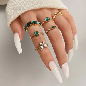 Bands anneaux iparam Green Crystal Ring Set Womens Gold Heart en forme de papillon amour Snake vintage Fonde bijoux de mode J240326