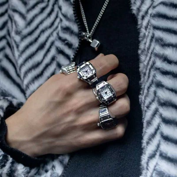 Bands Sonnets Kiss Jewelry Vintage Y2K REGARDE À FIGNE RING POUR FEMMES MEN MEN ELASTIC STRANGY ROMAIN Quartz Mini montres Anneaux Punk Anillos Gift J240429