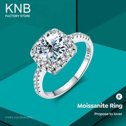 Anneaux de bande KNB 0.5CT 1CT D True Mosonite Diamond Marding Halo Square Ring Womens Original Vérine 925 Pure Silver Luxury Bijoux exquis J240410