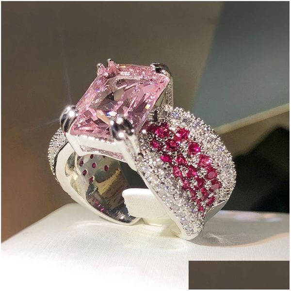 Bands anneaux beaux roses CZ Zircon Diamond Stone pour les femmes filles beaux anneaux de luxe élégant LOVE MIGLE BIG Square Chinese Ring Dhb2y