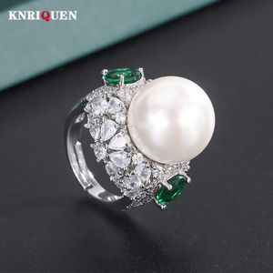 Bandringen Luxe 16 mm Wit Gold Pearl Emerald edelstenen Ringen voor vrouwen Lab Diamond Cocktail Party Fine Jewelry Wedding Cessories Gifts J230517