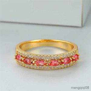 Anneaux de bande de luxe femme petite bague en cristal rouge Rose classique couleur or jaune fiançailles délicat Zircon mariage pour les femmes