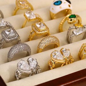 Anneaux de bande Luxury Halo Ring Heart Couple Rings Vintage Ovale Zircon Crystal Mariage Cluster Emerald Snake Open Rings Bijoux Giftl240105