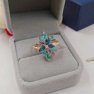 Bands Anneaux Luxury Party Multi couleur Crystal Cubic Zirconia Big Flower Famale Metal Plated Zircon Ring SZ 6-10 H240425