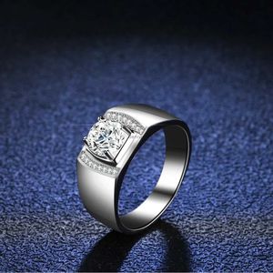 Anneaux de bande Luxury Platinum PT950 Anneaux de diamant Moisanite Full Moisanite pour hommes Finies Amosphère solide Boss Ring Diamond Ring Jewelryl240105