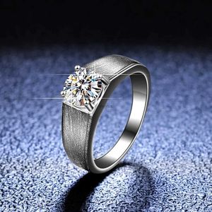 Anneaux de bande Luxury Platinum PT950 Moisanite Diamond Rings For Men Brossed Four Claw's Men's Diamond Ring Bijourie Bijoux de mariage Ringsl240105