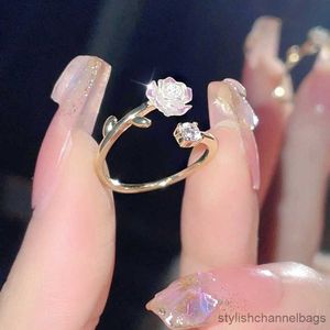 Anillos de banda Anillos de apertura de flor de circón de lujo para mujer Anillo de dedo ajustable de tulipán de flor de cerezo de rosa cúbica Joyería de boda