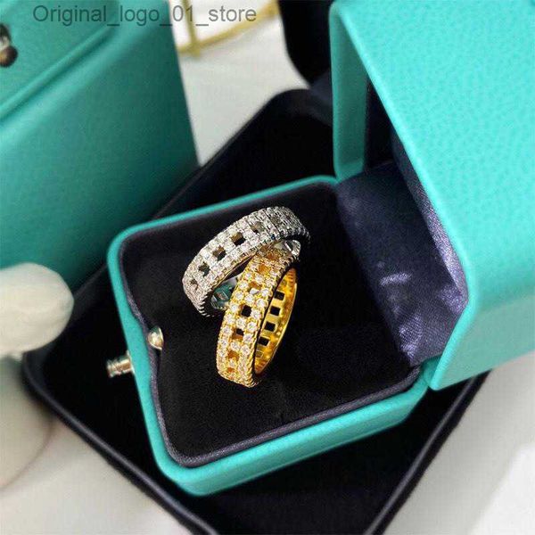 Anillos de banda Diseñadores de lujo Anillos Modas T-Rejilla Anillo de diamante Clásico Ahuecado Regalo esencial para hombres Mujeres Oro y plata 2 colores Buen Niza Q231207