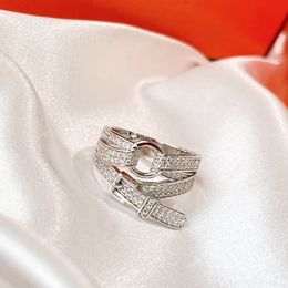 Anillos de banda Luxurys diseñadores de plata anillo de plata para mujeres joyas de moda y versátil mujer personalidad de alta calidad creativa cinturón de cinturón ajustable anillos de hebilla muy buenos