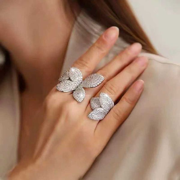 Anillos de banda Nueva moda Anillos de compromiso exagerados para mujeres Flor de mariposa de gran tamaño AAA Zirconia cúbica Novia Hermosa joyería Regalo 240125