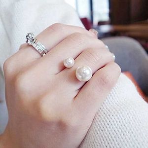 Anneaux de bande Nouvelle bague pour femmes simulée en perle réglable anillos bijoux de mode anel anel anneau doigt Q240427