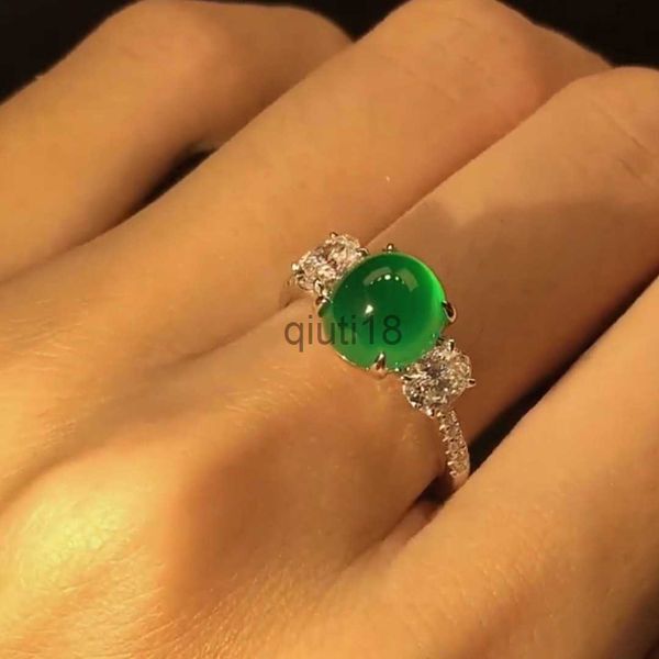 Bagues de bande en ligne diffusion en direct rouge nouveau produit simulation tempérament de calcédoine verte pleine ouverture de diamant bague de bijoux de mode féminine x0920