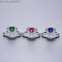 Band Ringen Princess Crown Ringen Micro Pave AAA Kubieke Zirconia Prong Set Gekleurde Hearted steen voor Vrouwen Bruiloft Verlovingsfeest Verstelbare ring Sieraden Z230629