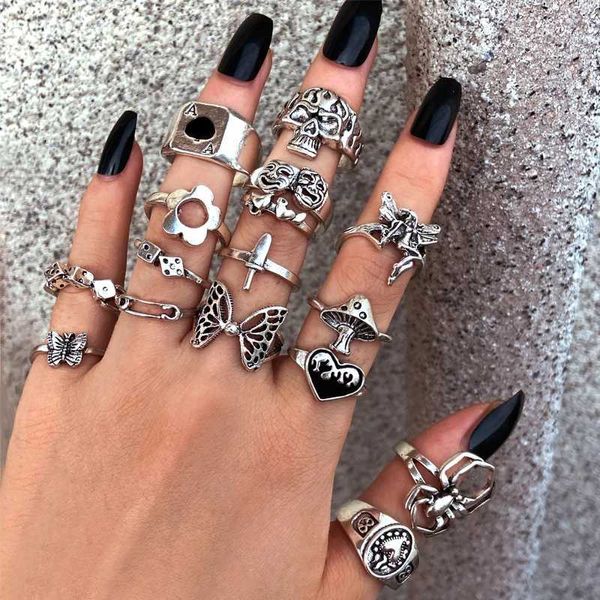 Anneaux de bande Punk Gothic Heart Ring Ensemble pour les femmes Dice Black Dice Vintage Ace Silver plaquée en argent Rugestone Charmant Bijoux de doigt Q240429