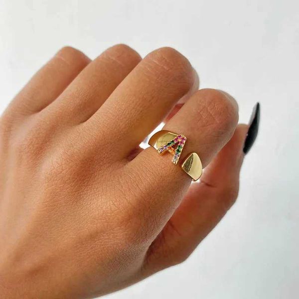 Anillos de banda Rainbow Zircon Anillo de letra para mujer Moda Corta Grasa Letra ancha A-Z Anillo de acero inoxidable Boda Joyería bohemia Entrega gratuita J240326