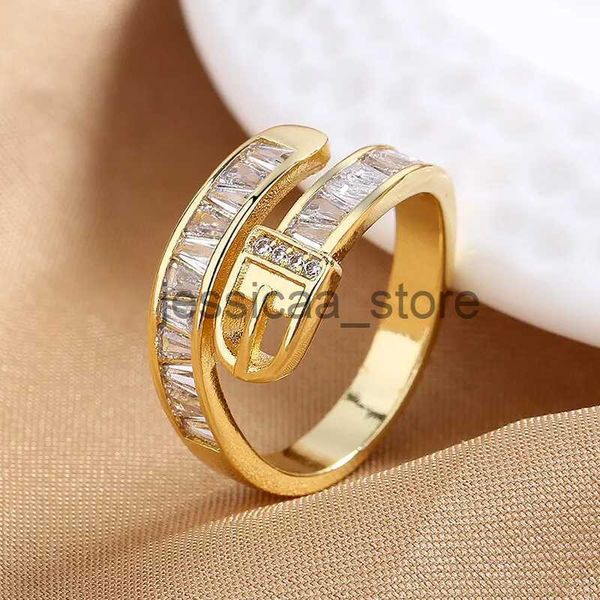 Anillos de banda Simple Fashion Belt Hebilla Diseño Open Rings para mujeres Clear AAA Zirconia Pareja Rengagement Joyas J231204