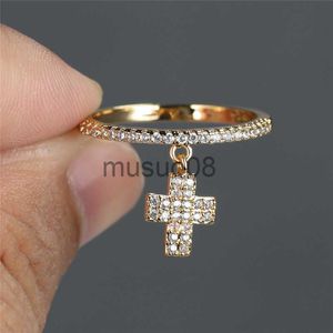 Anneaux de bande Single Row Round Small Stone Ring White Zircon Classic Cross Pendants Ring Dainty Gold Silver Color Anness de mariage pour femmes J230817