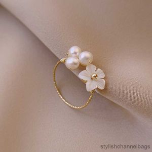 Bandringen South Nieuwe prachtige Pearl Shell Flower Ring Fashion Ring Fashion Temperament Simple Opening Ring Dames sieraden