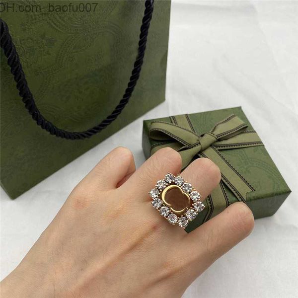 Anillos de banda Diamante con estilo Anillo de doble letra Diseñador de diamantes de imitación Anillos abiertos Cristal brillante La Bague Pareja Anello con caja de regalo Z230629