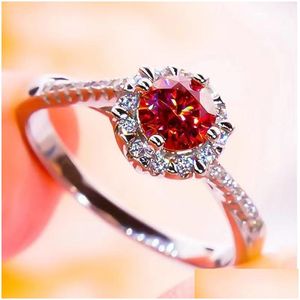 Bandringen De klassieke Pt950 platina gedraaide diamanten ring voor dames S925 Dazzling Group met Mosan Pigeon Red Drop Delivery Jewe Otixi