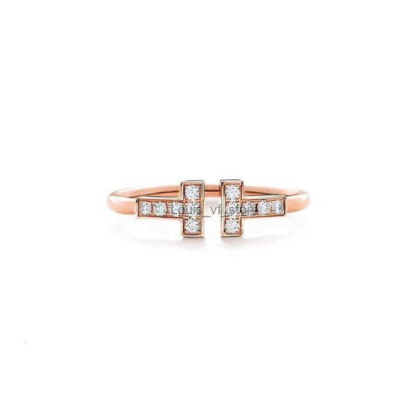 Anillos de banda Top Diseño de diseñador de alta calidad Titanio Joyería clásica Moda Damas Regalos de vacaciones Mujeres Hombres Venta al por mayor H24227