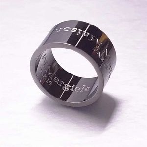 Bandringen Amerikaanse maat MM6 RLetter Reverse Sculptuur Titanium Staal Mannen Vrouwen Paar Liefhebbers Club Partij Sieraden Ringen Vier Seizoenen J240119