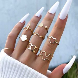 Anillos de banda Vintage Hollow Heart Butterfly Ring Set para mujeres Bohemian Gold Color Flower Wave Cross Pearl Anillo geométrico Knuckle Joyería AA230426