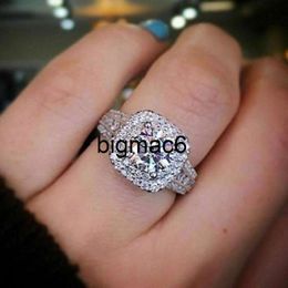 Anneaux de bande Anneaux de mariage Round Simulate Diamond Rings Fashion Gemstone Silver Engagement Engagement Ring For Women Jewelry