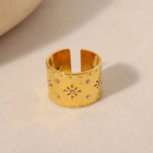 Bandringen Wilde en vrije luxe kristallen roestvrijstalen brede ring voor dames retro geometrische holle esthetische vergulde sieraden J240429