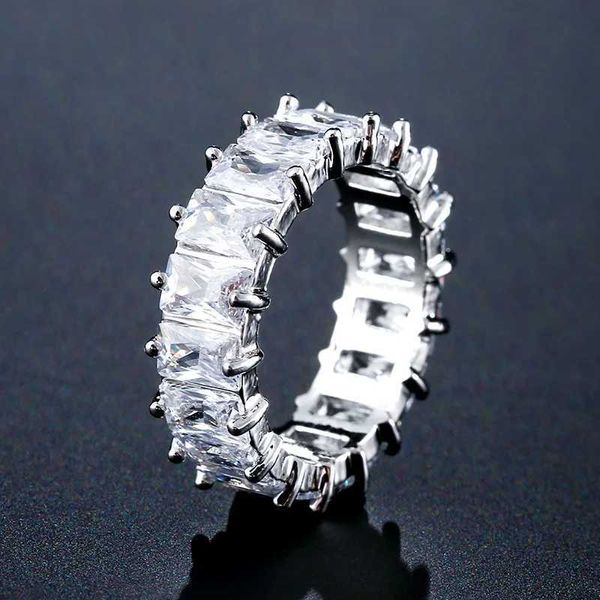 Anillos de banda ZAKOL Moda Lujo AAA Baguette Cubic Zirconia Anillo de boda Para mujer Piedra en forma de T Joyería de fiesta J240326