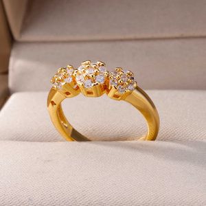 Bandringen zirkoonbloemvormige ringen voor vrouwen roestvrij staal vergulde opening bloemenring mode bruiloftsfeest jewel cadeau r230822